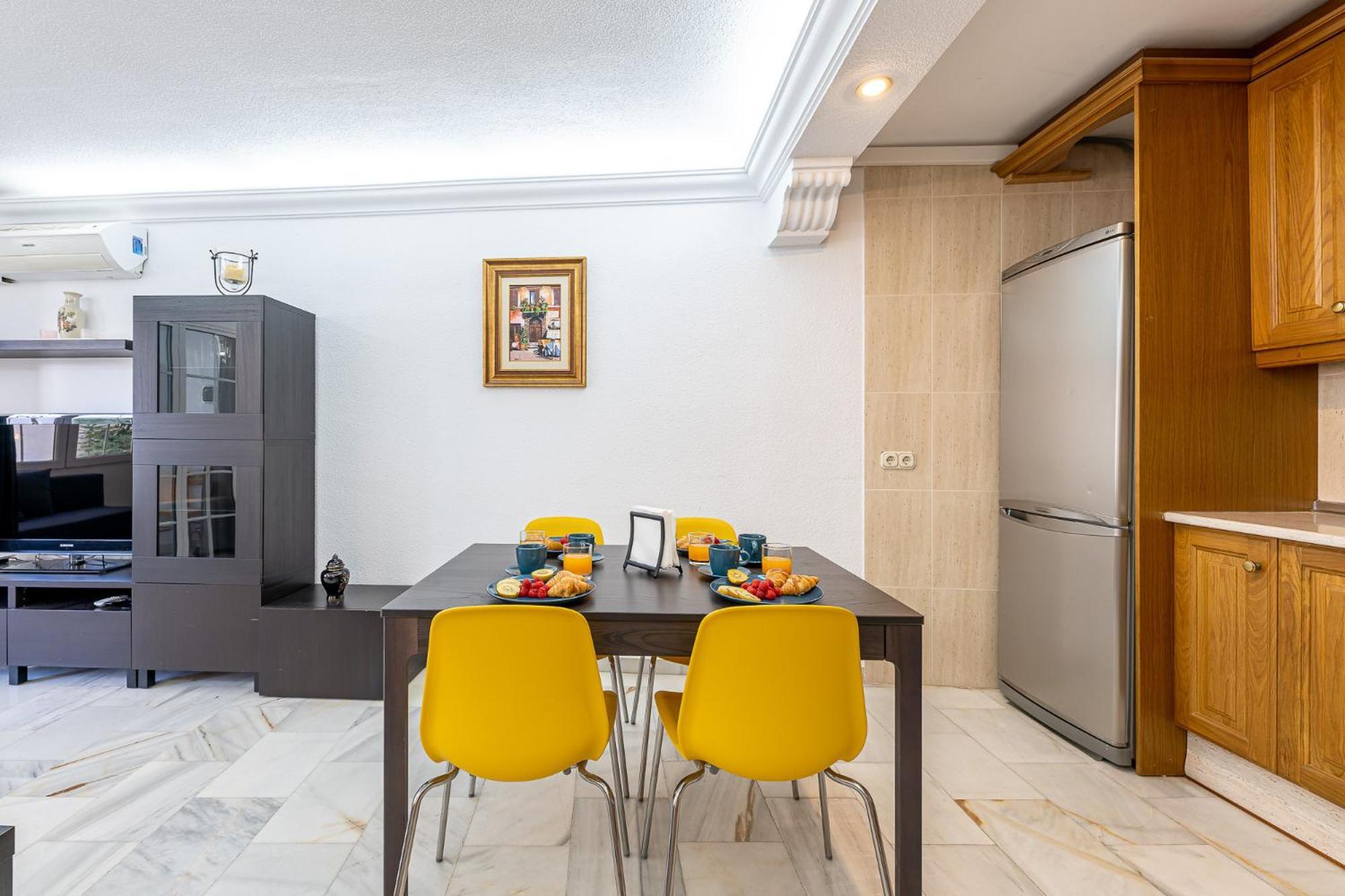 797 Holiday Rentals - Piso Para 3 En La Carihuela Con Piscina Torremolinos Dış mekan fotoğraf